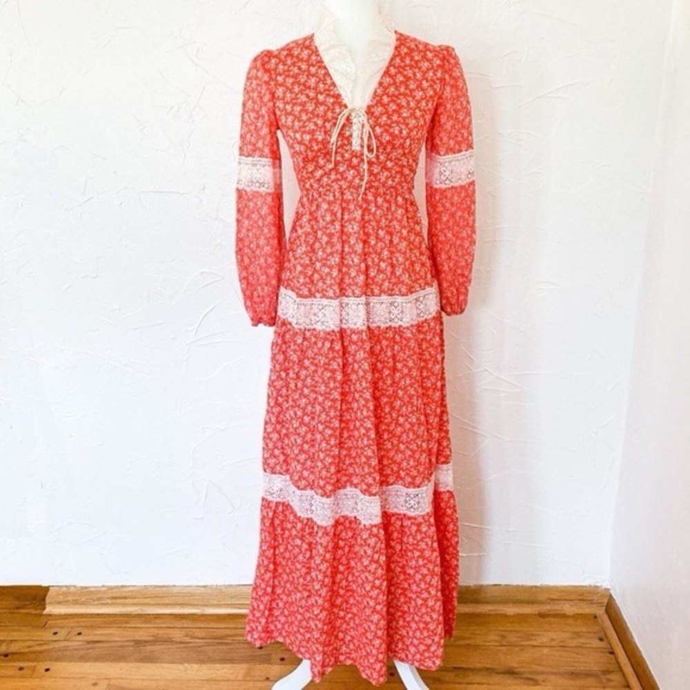 Vintage rare Gunne sax inspiration Chic Red Floral Long Sleeve Dress